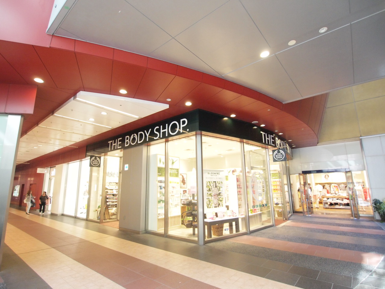 スーパー：ﾚｶﾞﾈｯﾄｷｭｰﾄ ﾘﾊﾞｰｳｫｰｸ北九州店　207m