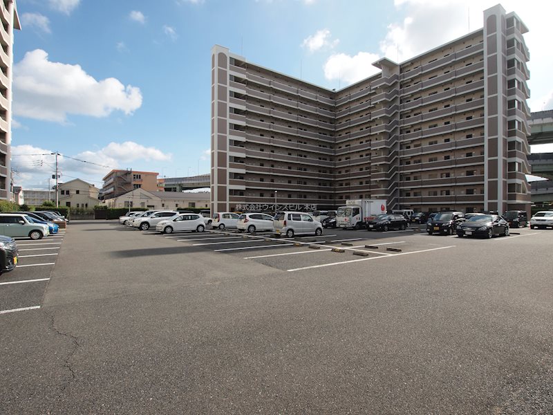 駐車場：広い敷地でノンストレス。