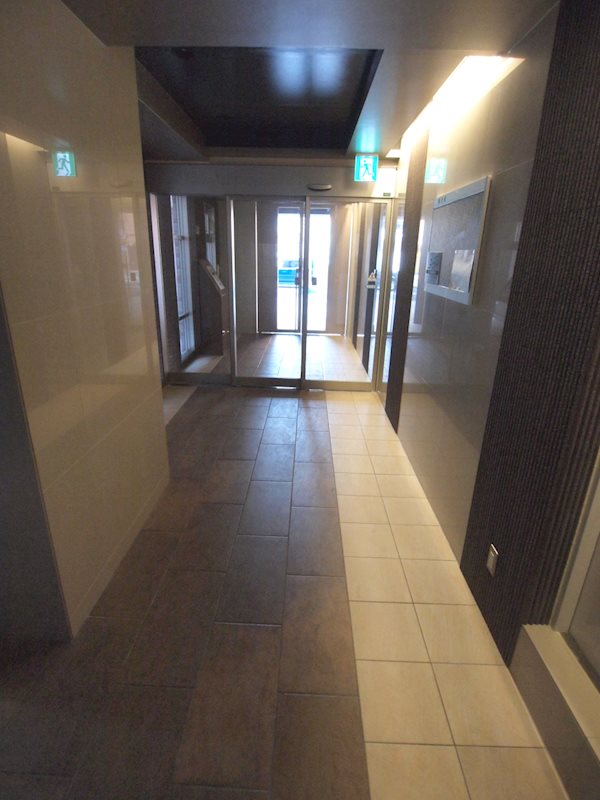 エントランス：共用部も大変キレイです。