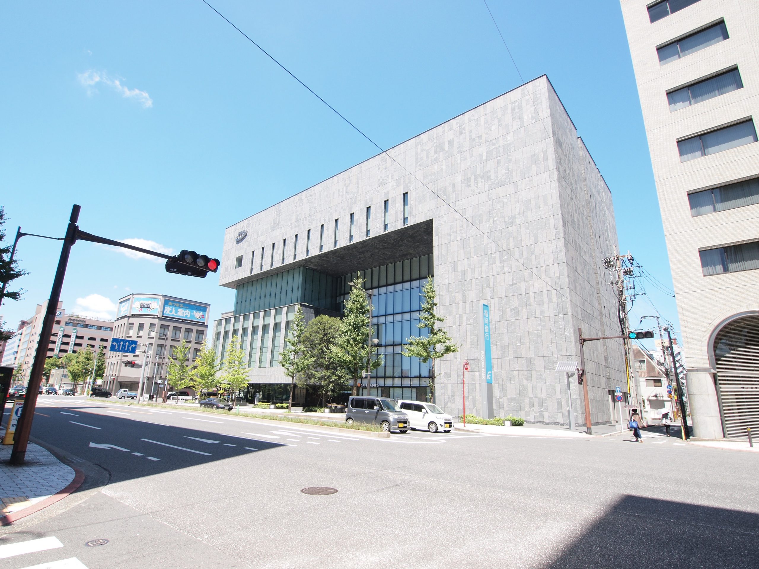 銀行：福岡銀行北九州営業部　319m
