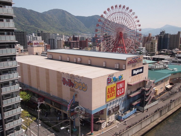 ショッピング施設：ﾁｬﾁｬﾀｳﾝ小倉　739m