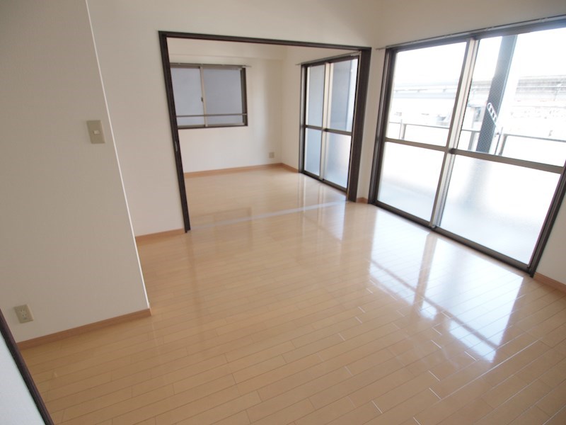 リビング：とても綺麗なお部屋です。