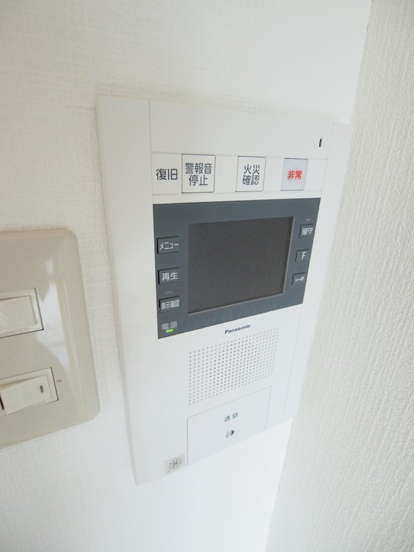 セキュリティ：TVモニター付きインターホン。