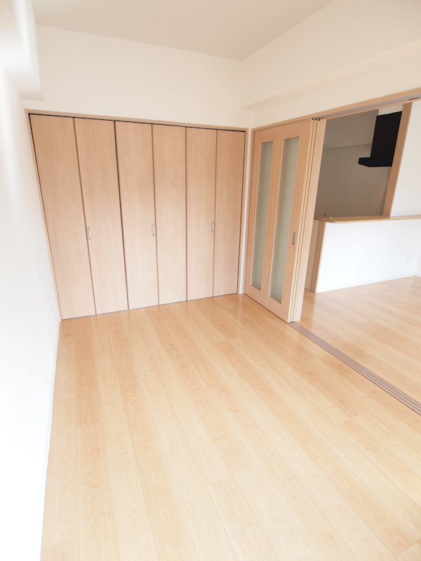 ベッドルーム：明るいお部屋です。