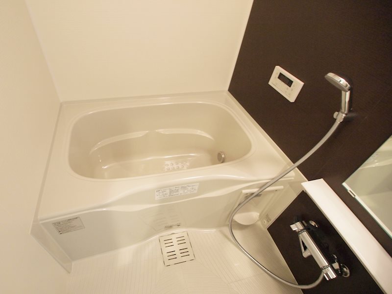 風呂画像：追い炊き付き・足が伸ばせるお風呂です。