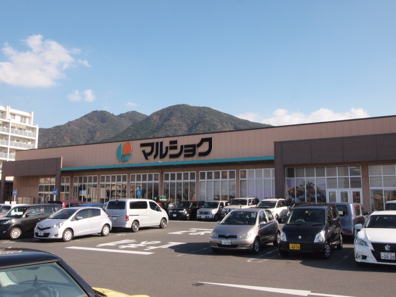 スーパー：ﾏﾙｼｮｸ 重住店　127m