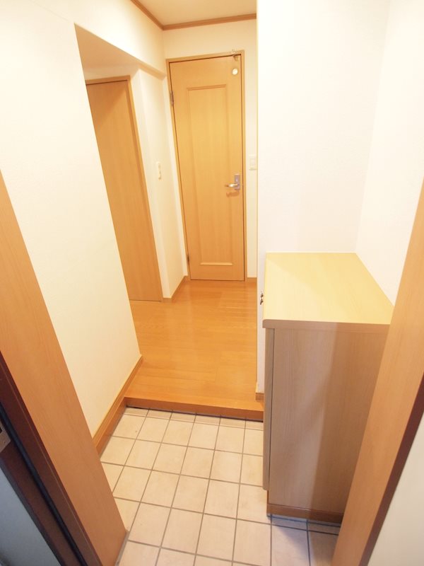 玄関：設備充実のお部屋です。