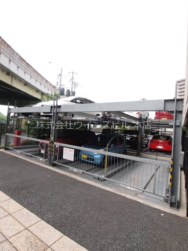 駐車場：。