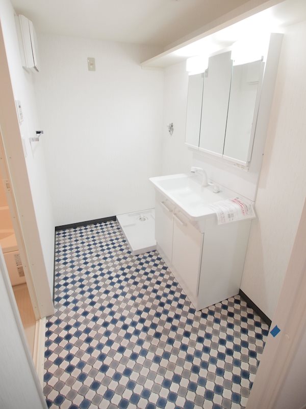 洗面所：設備充実のお部屋です。浴室乾燥あり。