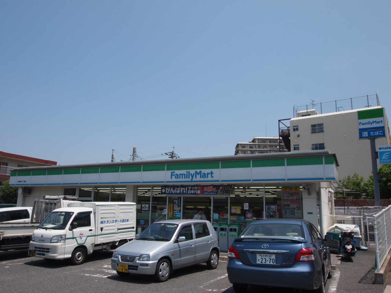 コンビ二：ﾌｧﾐﾘｰﾏｰﾄ 小倉赤坂一丁目店　130m