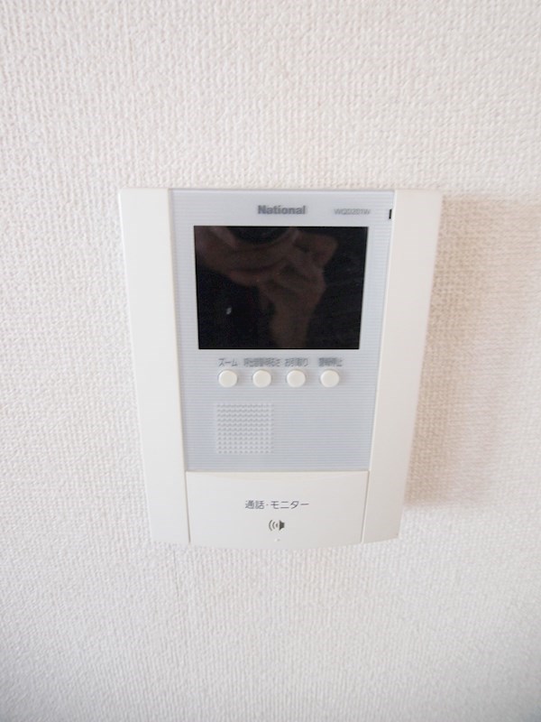 セキュリティ：TVモニター付きインターホン。