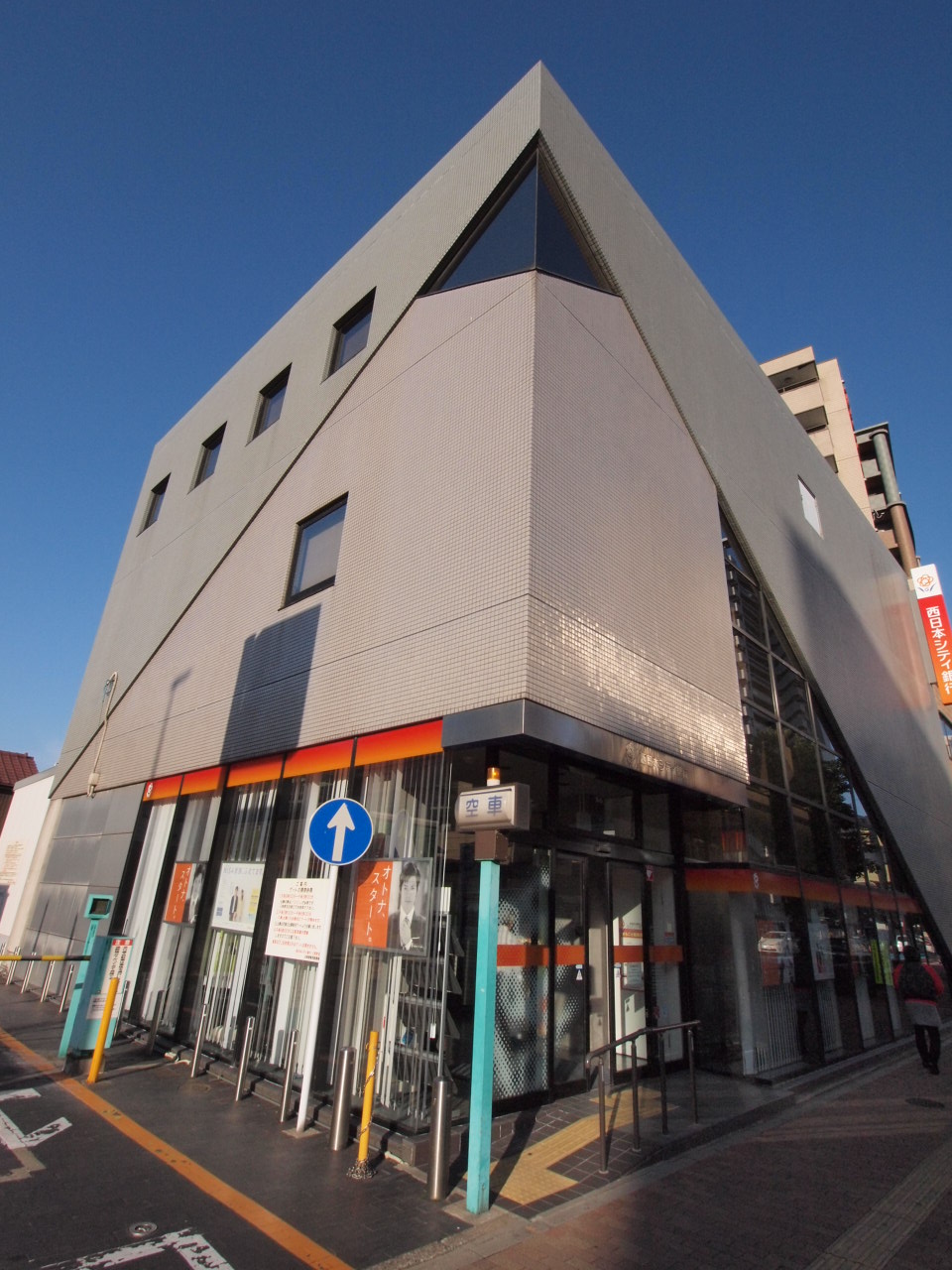 銀行：西日本ｼﾃｨ銀行 三萩野支店　412m