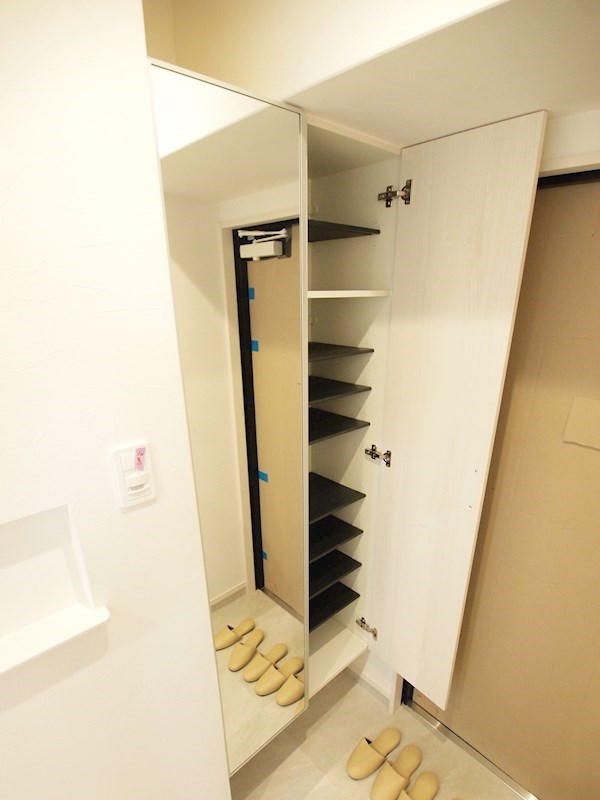 玄関：大容量シューズＢＯＸ。
