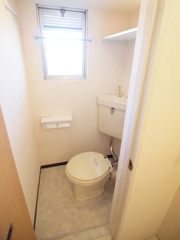 トイレ：味のあるトイレです