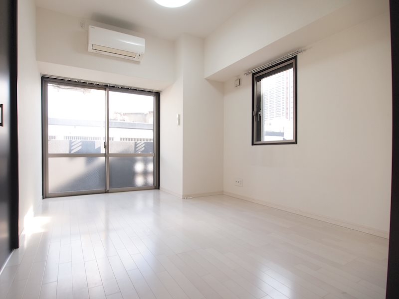 ベッドルーム：角部屋の為、明るいお部屋です。