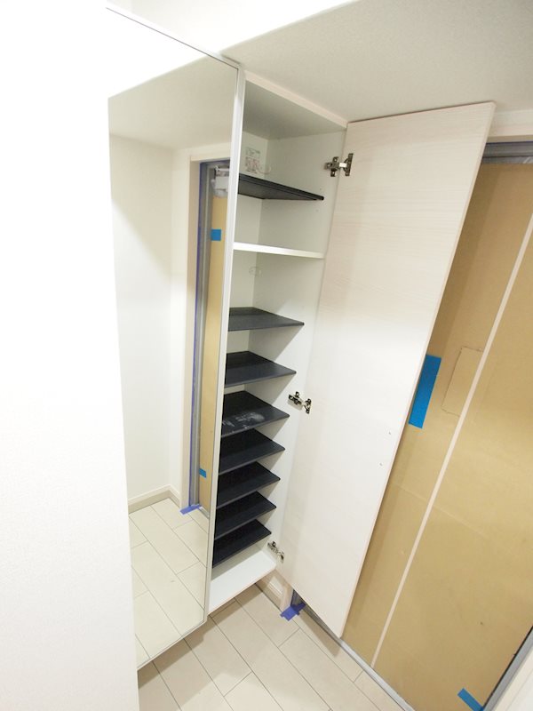 玄関：大容量シューズＢＯＸ。