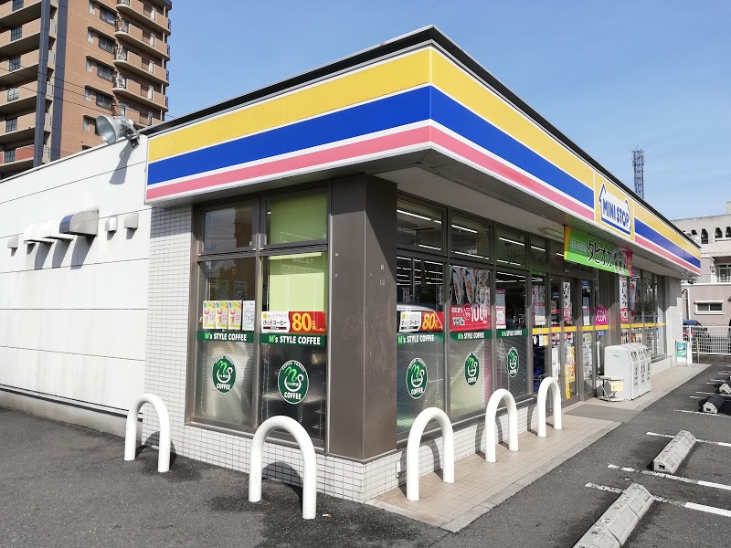 コンビ二：ﾐﾆｽﾄｯﾌﾟ 門司港ﾚﾄﾛ店　120m