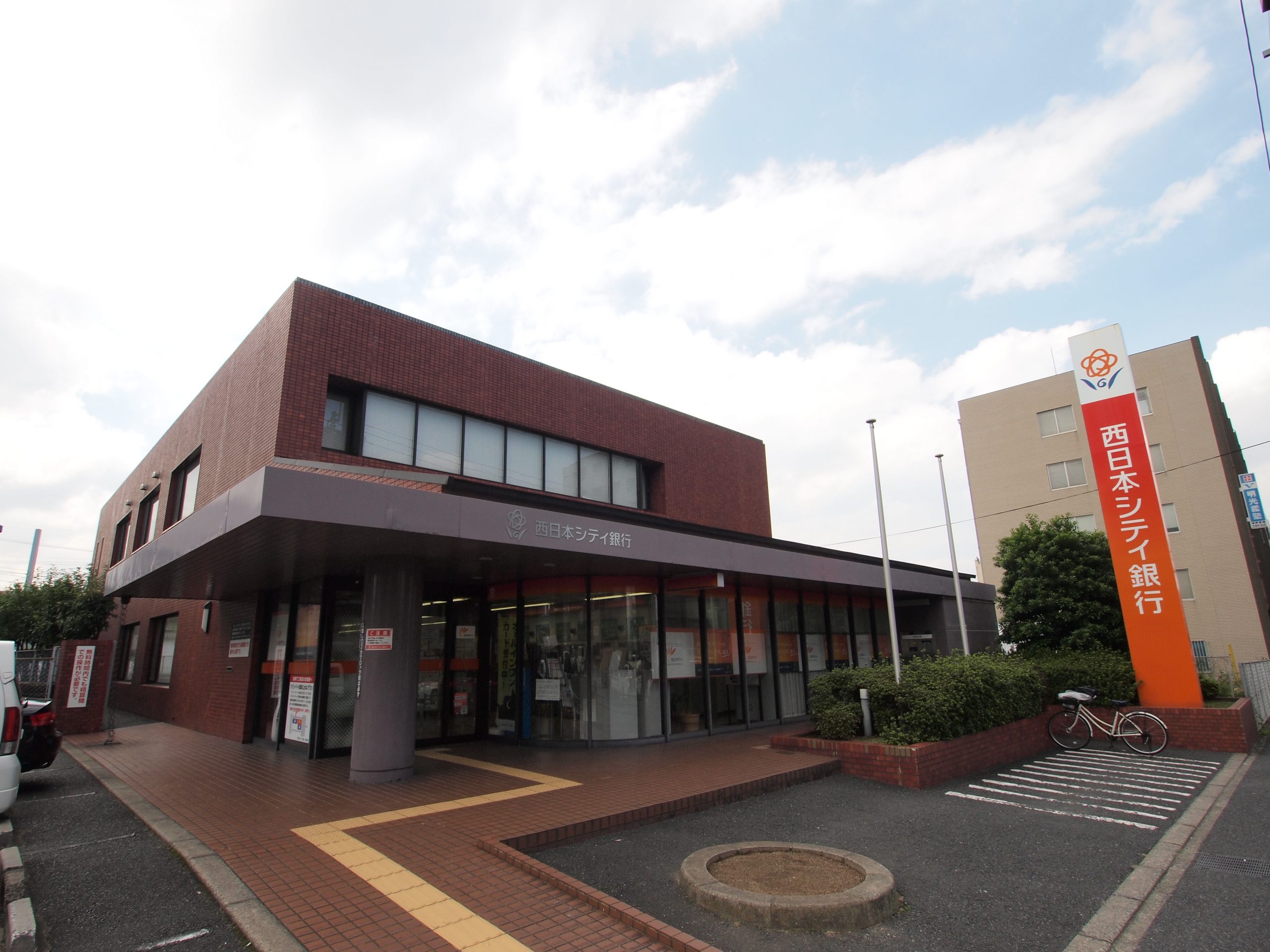 銀行：西日本ｼﾃｨ銀行城野支店　358m