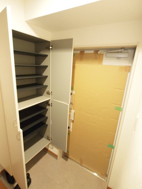 玄関：大容量シューズＢＯＸ。