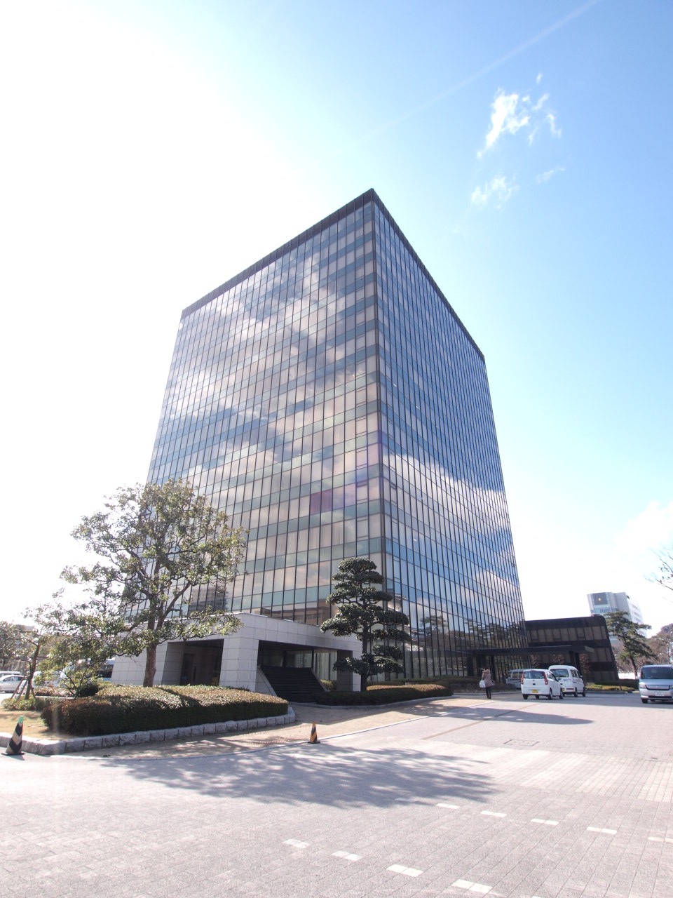 役所：北九州市役所　608m