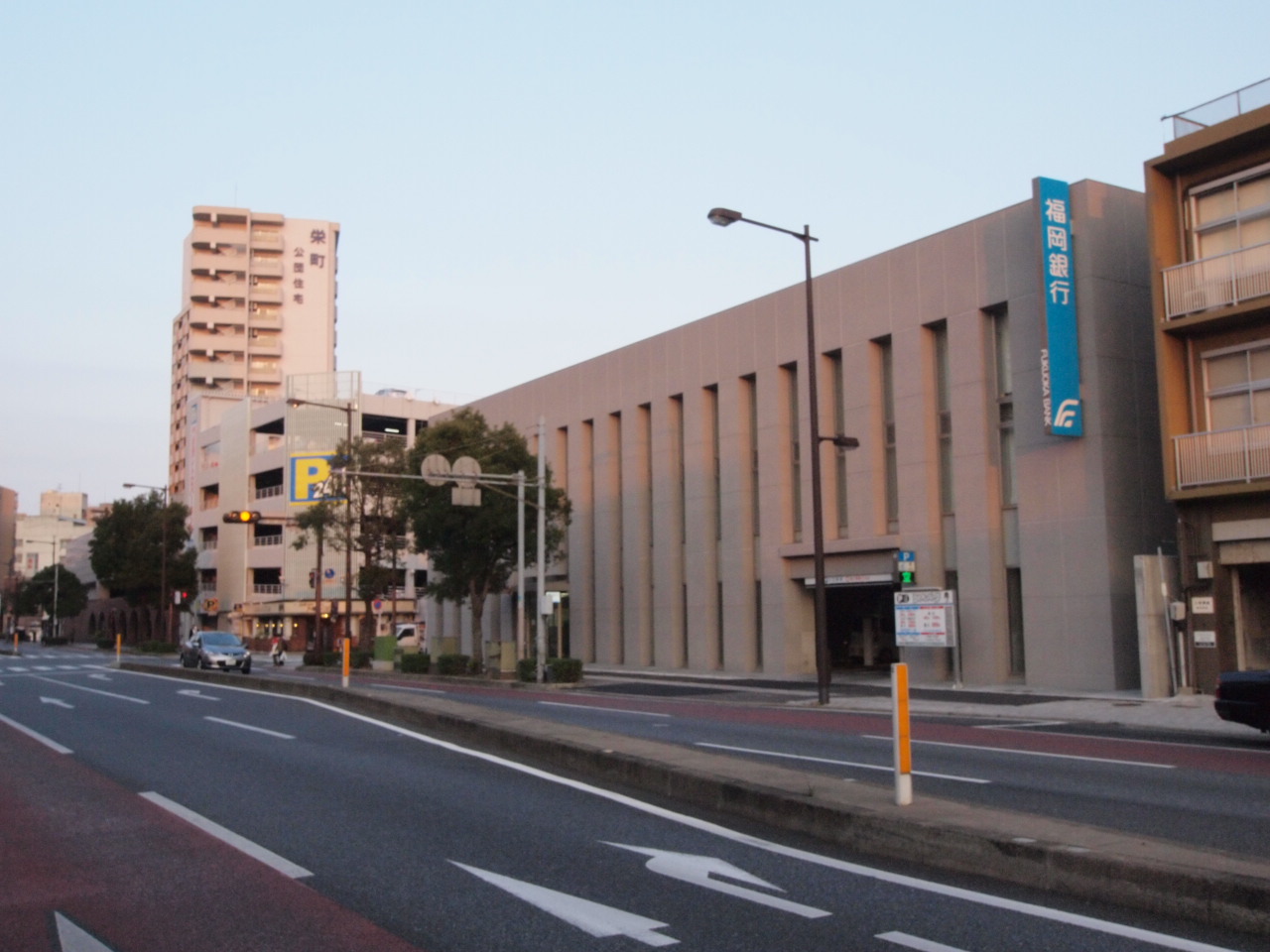 銀行：福岡銀行門司駅前支店　547m
