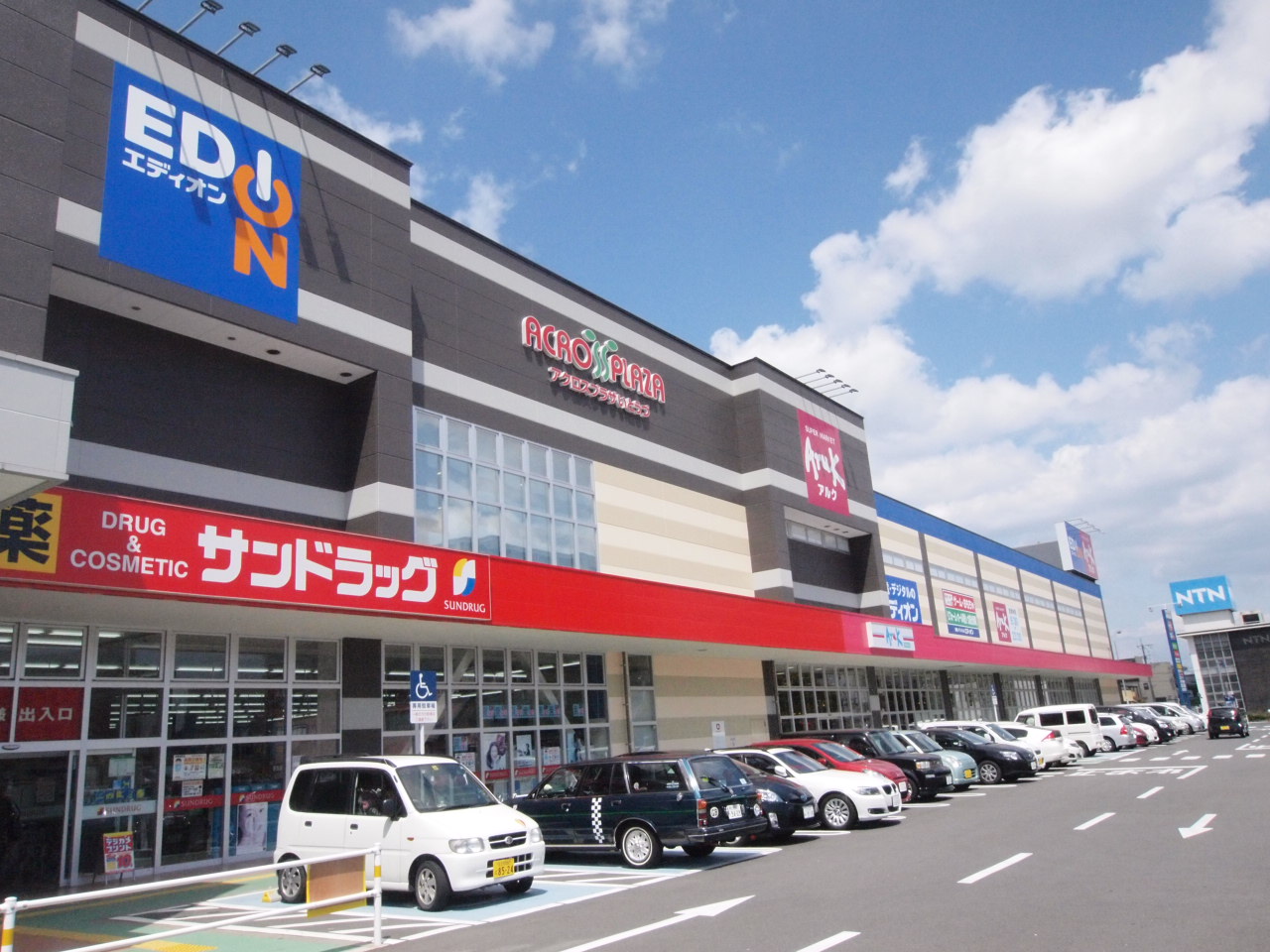 ショッピング施設：ｱｸﾛｽﾌﾟﾗｻﾞいとうづ　374m