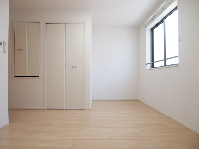 ベッドルーム：広々使えるお部屋です。
