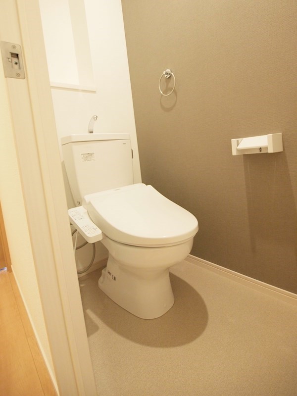 トイレ：ウォシュレット付きのトイレです。