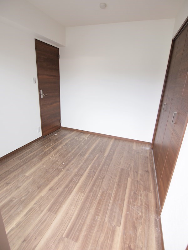 ベッドルーム：開口部の明るいお部屋です☆彡