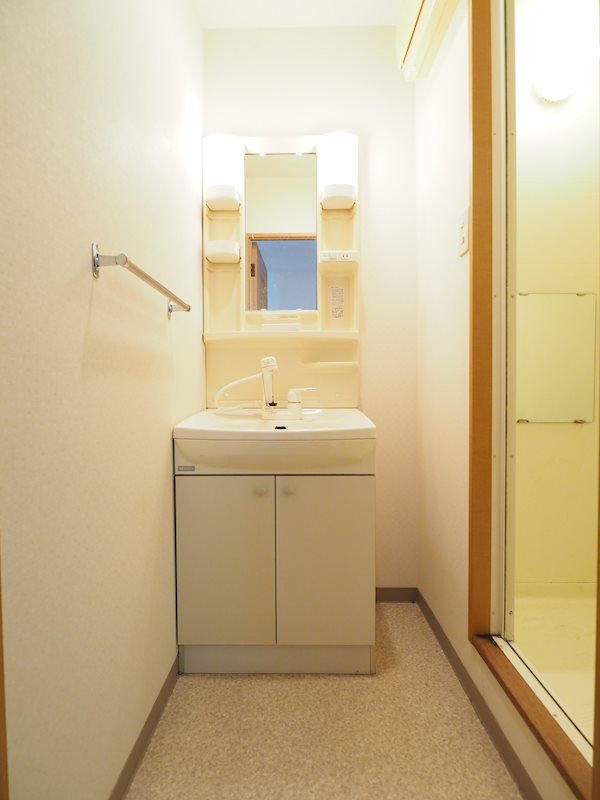 洗面所：独立洗面台。脱衣所があり便利です。