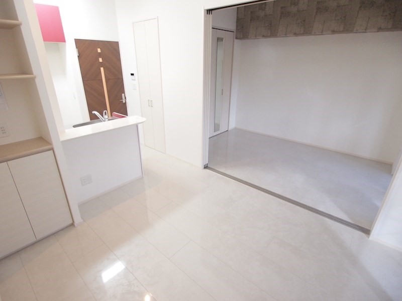 リビング：明るいお部屋です。