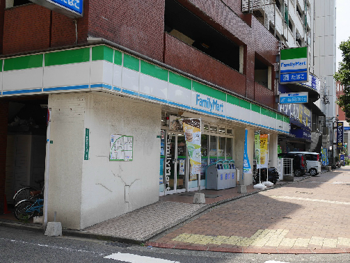 コンビ二：ﾌｧﾐﾘｰﾏｰﾄ 小倉片野四丁目店　216m