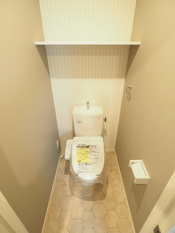トイレ：ウォシュレット付きのトイレです。