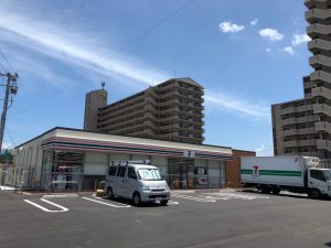 コンビ二：ｾﾌﾞﾝｲﾚﾌﾞﾝ 小倉錦ｹ丘店　174m
