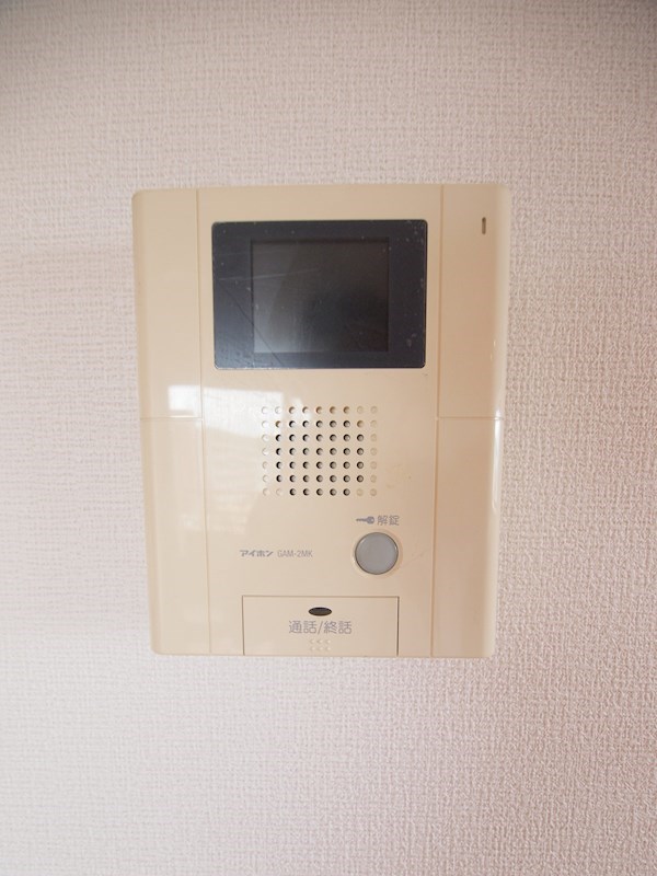 セキュリティ：モニター付きインターホンで安心安全