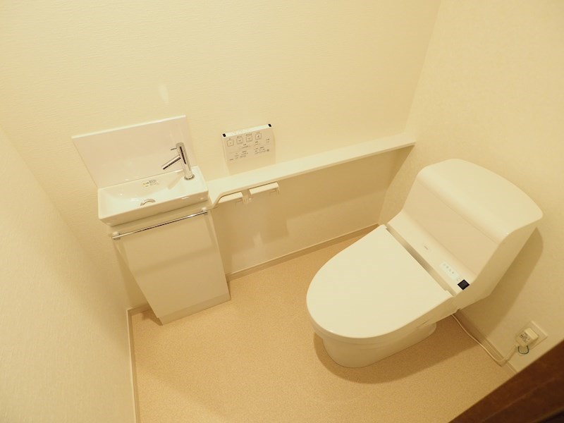 サンシャイン・プリンセス五番街 ウォシュレット付きのトイレです。