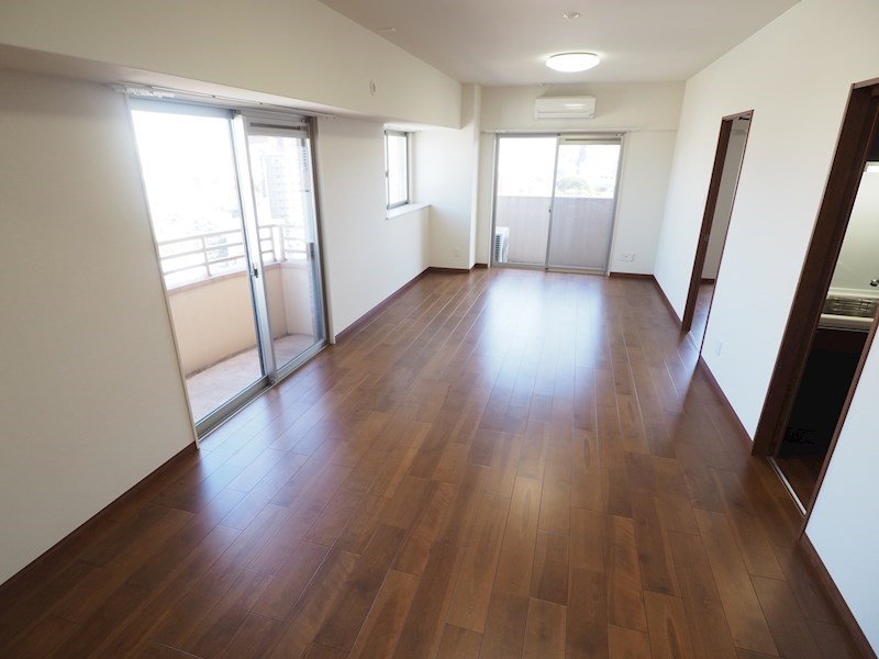 サンシャイン・プリンセス五番街 2面バルコニーで明るいお部屋です。