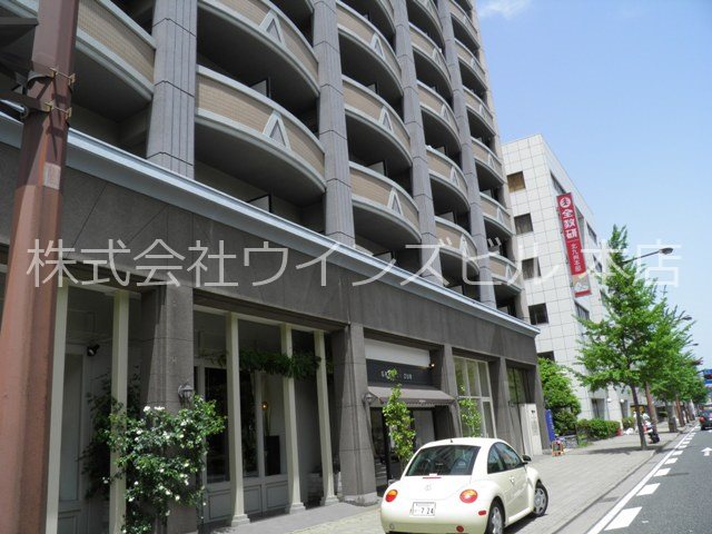 ウインズ竪町 オシャレなお店が立ち並ぶ1階テナント。女性も安心の立地です。