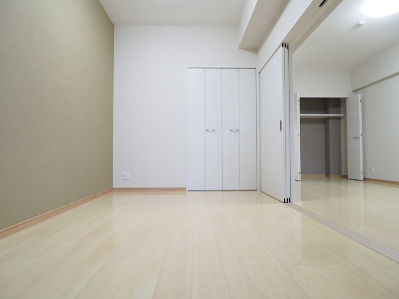 クレスト南小倉 収納充実の間取りです。