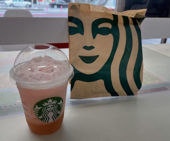スタバに行ってきました。