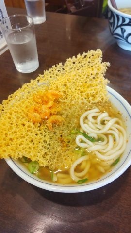下関名物　桃太郎の天ぷらうどん