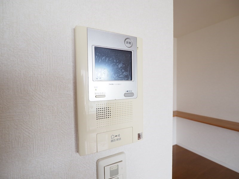 ハイコート浅野 TVモニタ付きなのでお子様がいても安心。