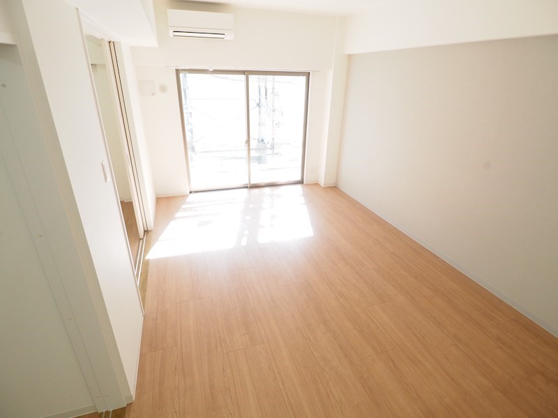 Mys Casette Kokura（ミースカセッタ小倉） 窓が大きく光が差し込みます。暖かな日差しを感じれそうです。