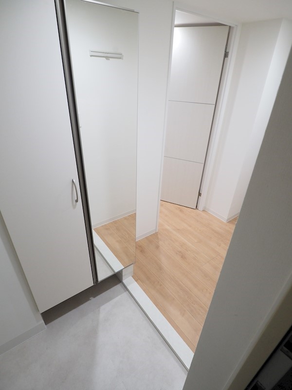Mys Casette Kokura（ミースカセッタ小倉） 段差の少ない玄関のため明るく広く見えます
