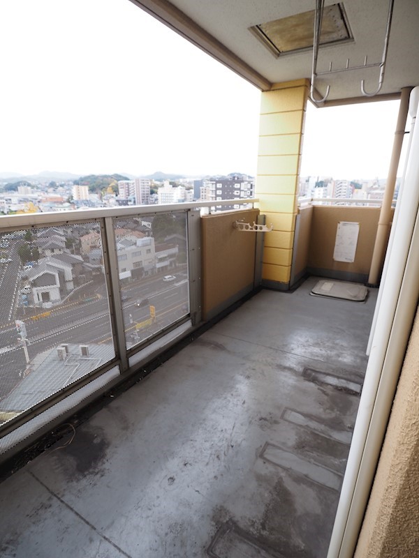 イエローマンション小倉 広いベランダです